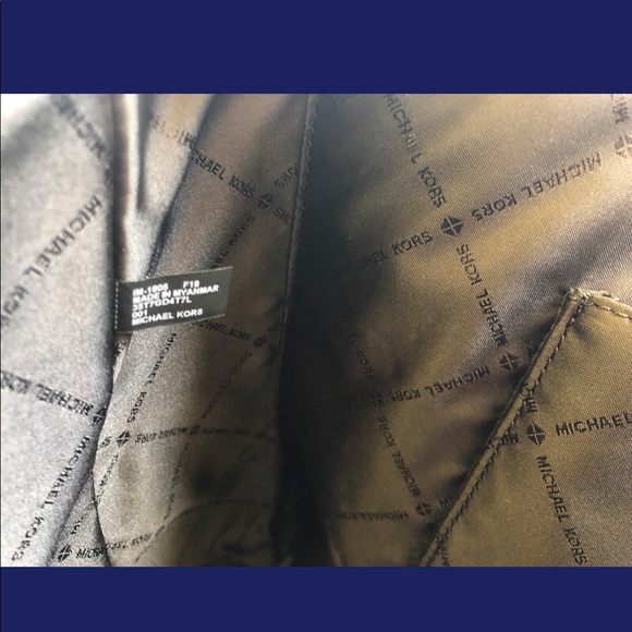 Michael Kors Large Tote &Wallet SET - Picture 8 of 8